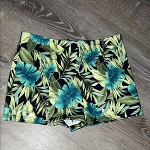 Tropical Leaf Print Women's Shorts